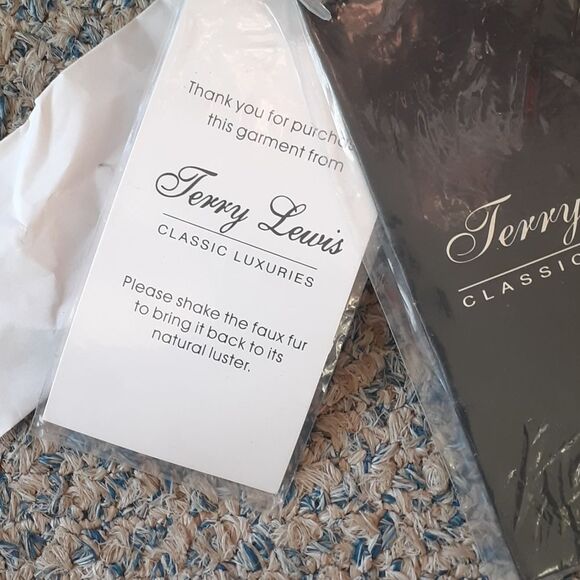 Terry Lewis Classic Luxuries Leather Coat SIZE 2X Women’s NWT Faux Fur Collar - Picture 3 of 9